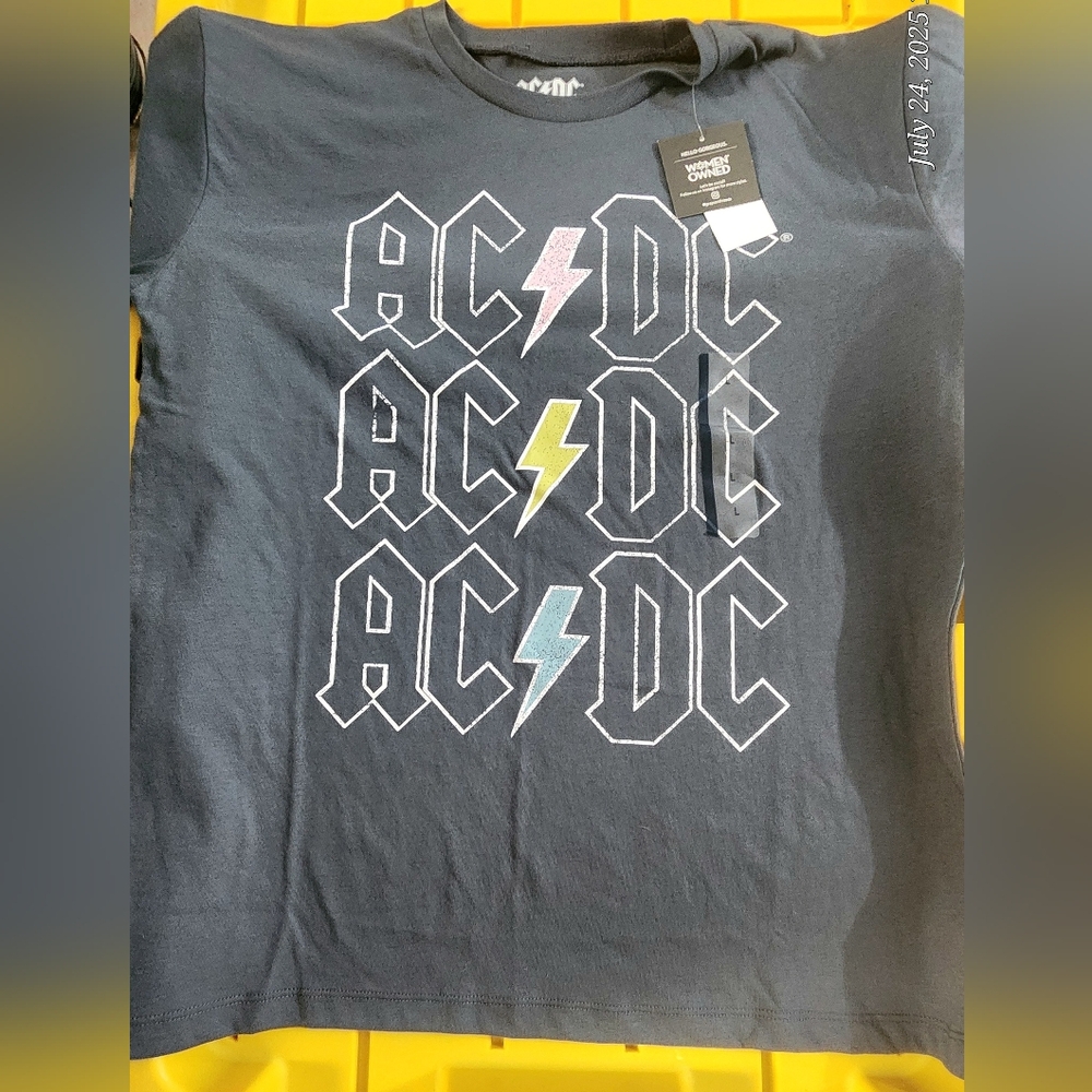 **NWT** AC/DC TEE SIZE LARGE